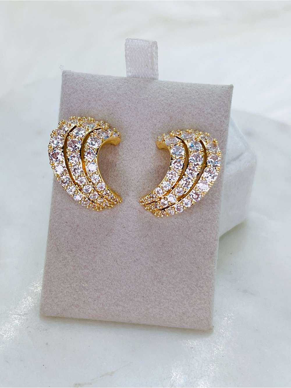 18k yellow gold filled CZ 💎 diamond graduated stud 7/8” earrings